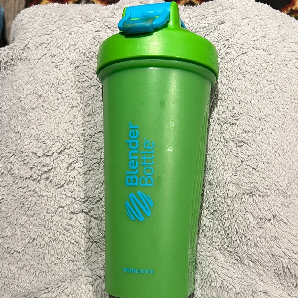 BlenderBottle Green Shaker Cup